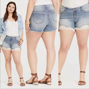 Torrid Skinny Short Short - Vintage Stretch Light Wash With Crochet Trim 16